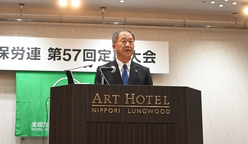 抱負を語る堀義行・新委員長（８月20日、東京都内）